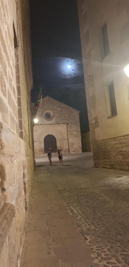 La Casa Del Pintor - Estudio De Arte En Baeza Luaran gambar